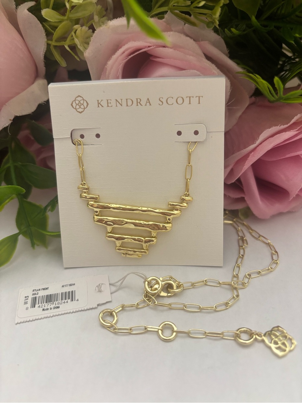 NWT Kendra Scott Rylan Necklace in gold